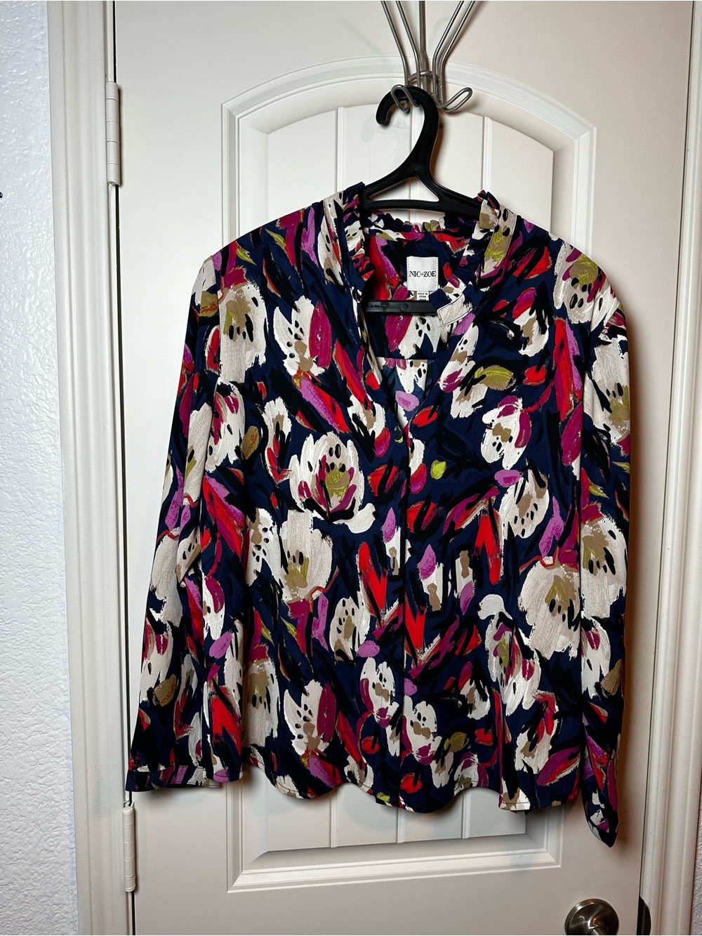 Nic+Zoe Zappy Blooms Indigo Multicolor Floral Button Up Blouse size PM
